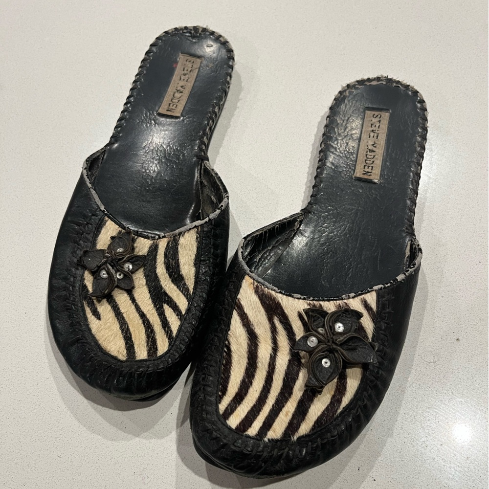 Vintage Steve Madden Black and Zebra Pattern Mules